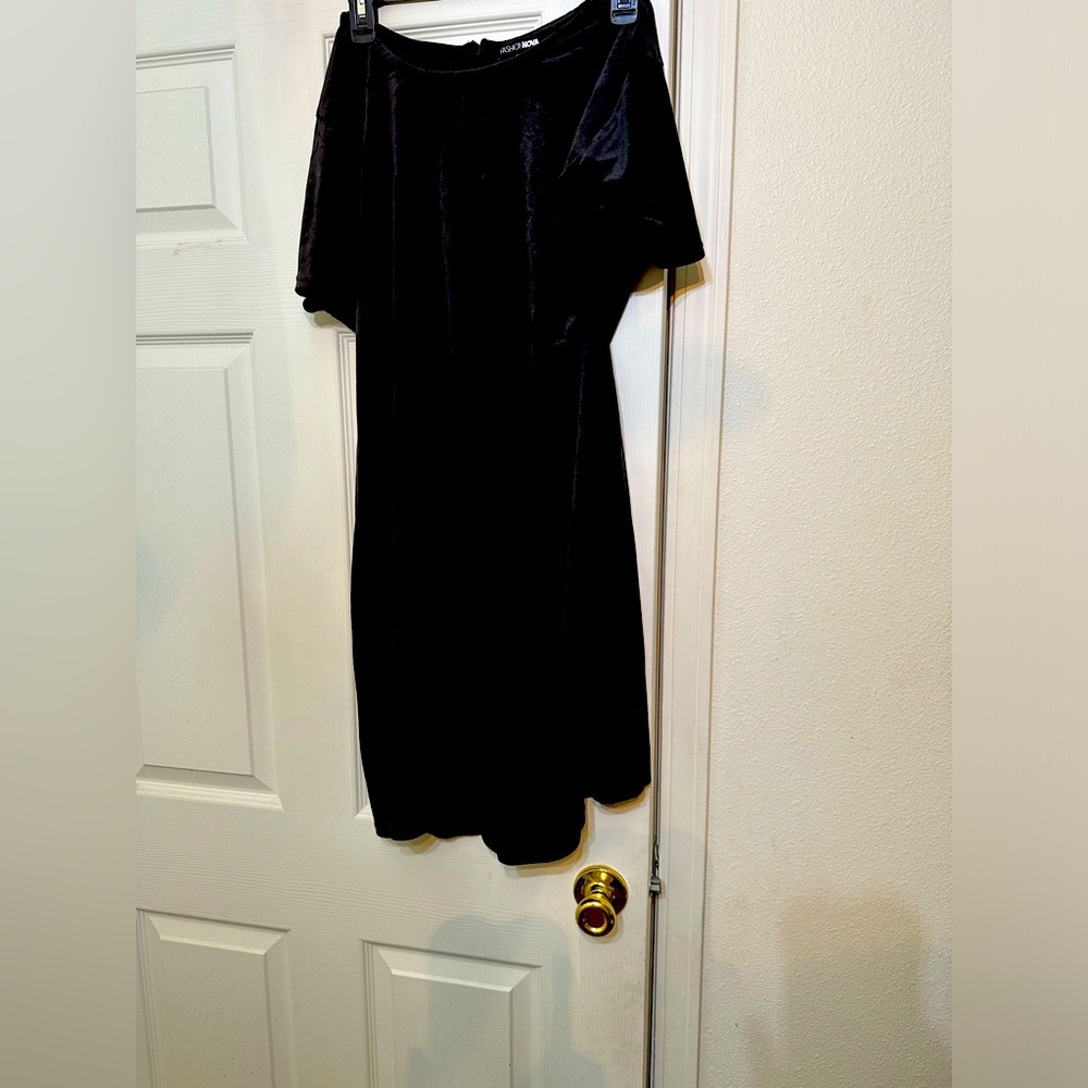 Black stretchy short jumper velvet